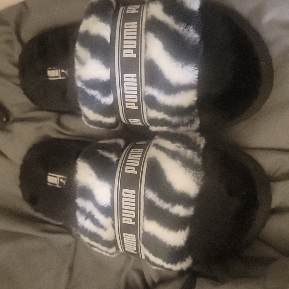 Puma fuzzy flip flops